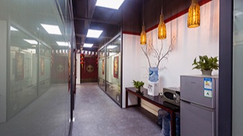 蓝狮在线公司走廊